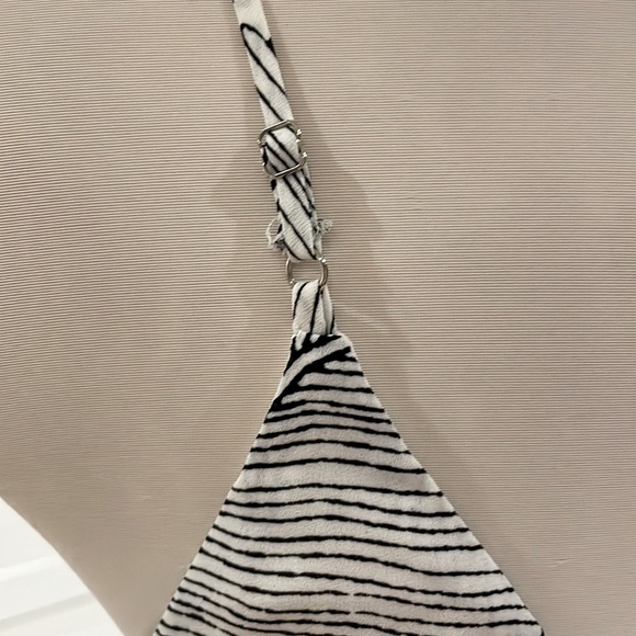 (2/$20) NWT Sienna Sky B+W Camisole L - Picture 4 of 9